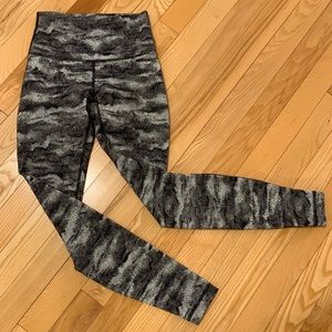 Lululemon Wunder Under Hi-Rise Tight EUC size 4